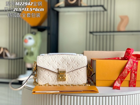 Louis Vuitton M22942 milk white